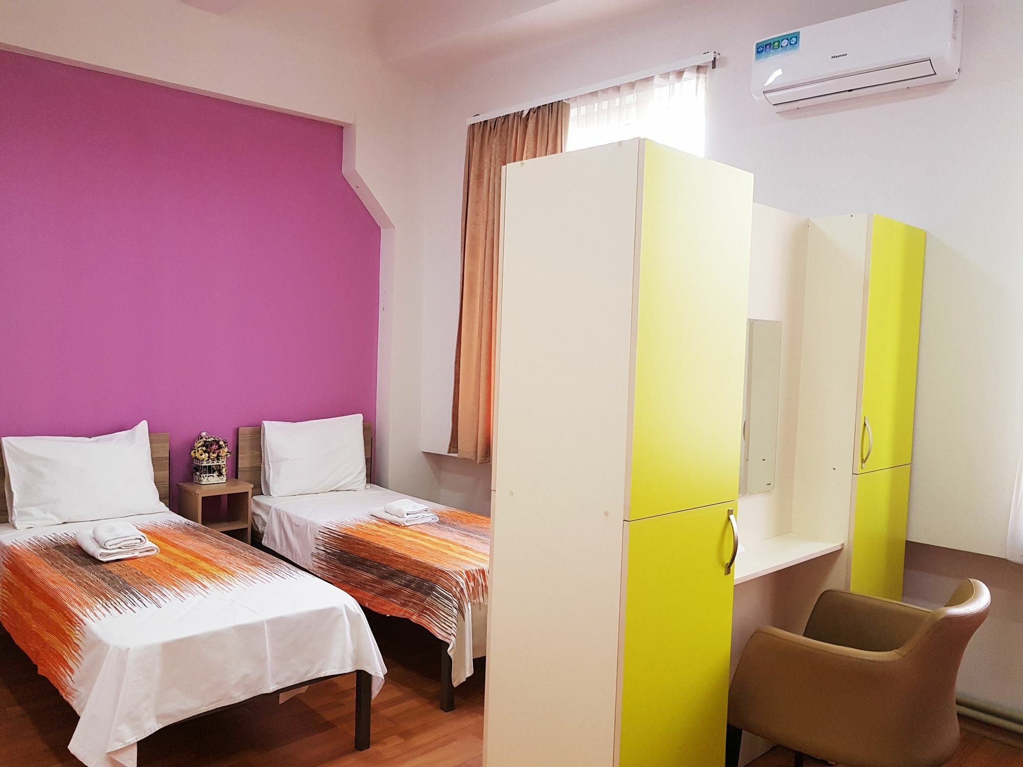 יירבאן Welcome Friends Hostel מראה חיצוני תמונה